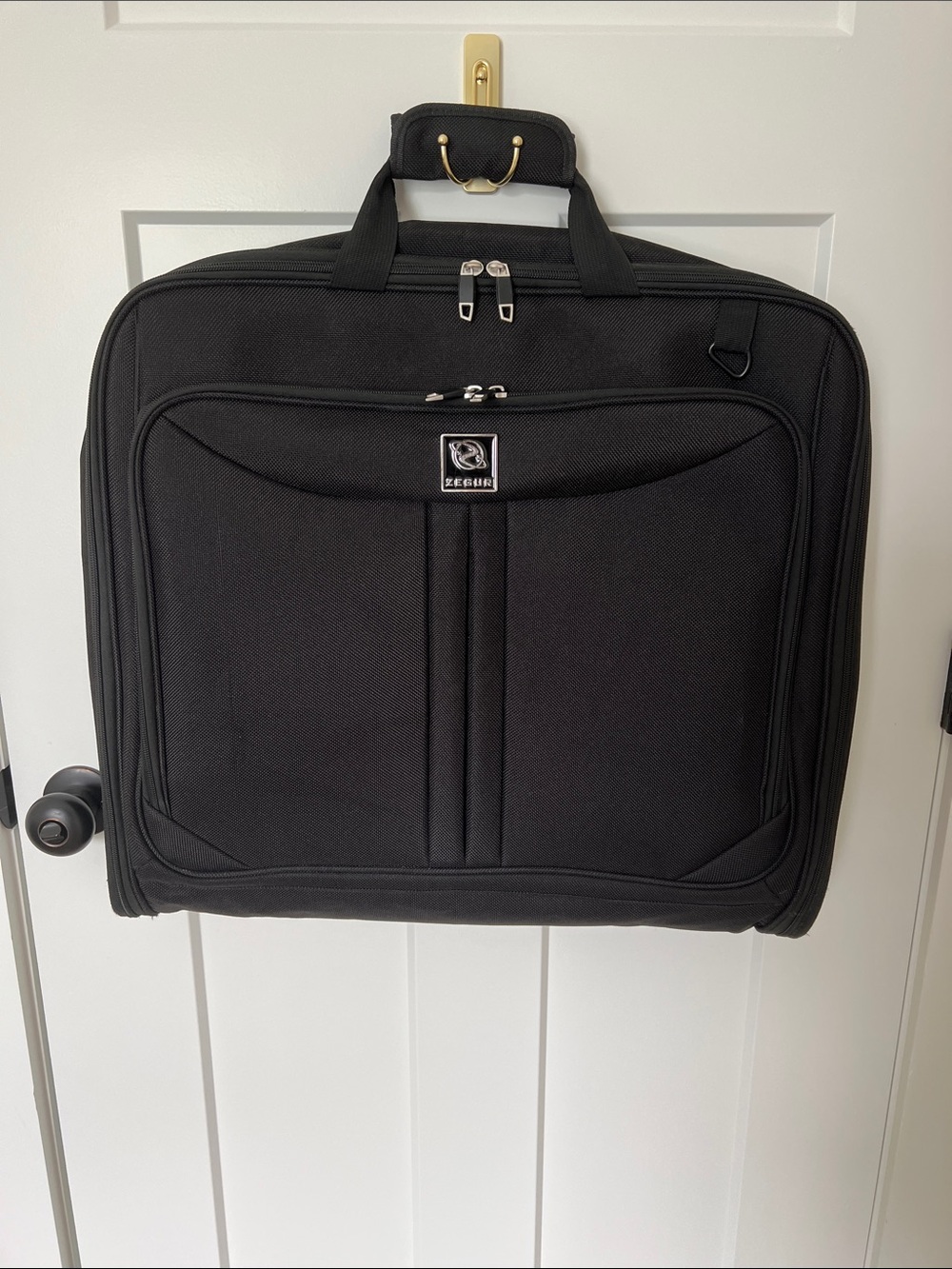Zegur Premium Suit Carry On Travel Garment Bag Black Like New